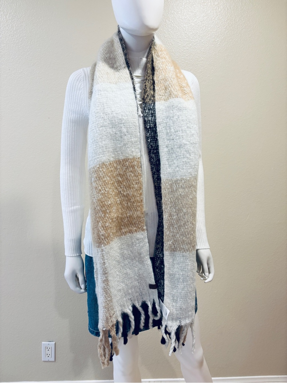 Lucky Brand Cozy Fuzzy Blanket Scarf Colorblock Earthy Neutral Tones Fringe